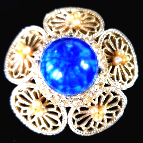 Vintage Flower Faux Pearl Gold Tone Filigree Brooch - Picture 3 of 9